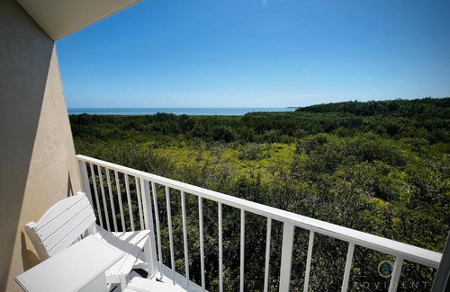 Tavernier Condo | 1BR w/Partial Ocean View, Pool & Beach