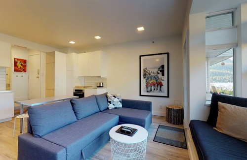 Blueberry Hill House | 1BR | Whistler on the Lake | Wood Burning Fireplace | Lakefront Views | Private Dock