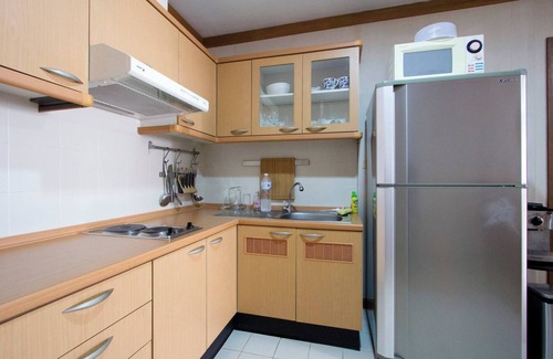 Khlong Tan Condo | 1br with Pool & Gym near BTS Phrom Phong
