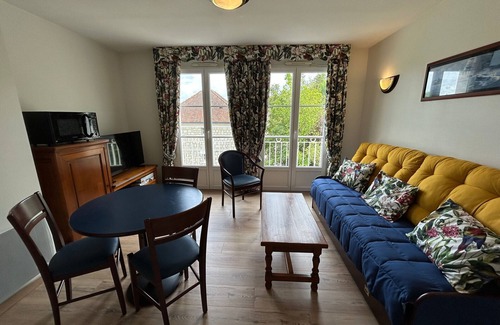 La Roche-Posay Apartment | 1BR with pool and WiFi, 200m from the Spa