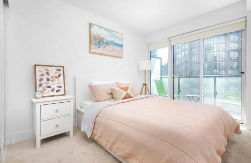 Bay Cloverhill Apartment | 1BR with Sofa Bed that sleeps 3 by Yorkville!