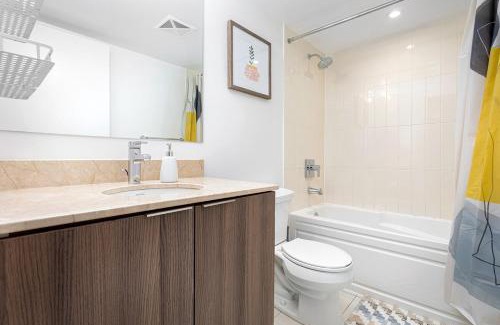 Bay Cloverhill Apartment | 1BR with Sofa Bed that sleeps 3 by Yorkville!