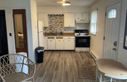 Marion House | 1BR Work Base, WiFi + Laundry