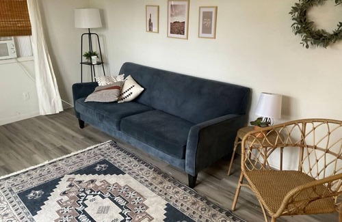 Marion House | 1BR Work Base, WiFi + Laundry