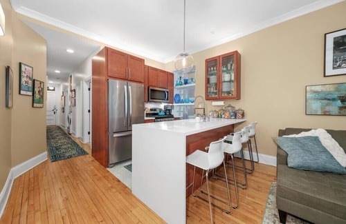 Near West Side Apartment | 1F Chicago's Little italy Graystone nearDowntown