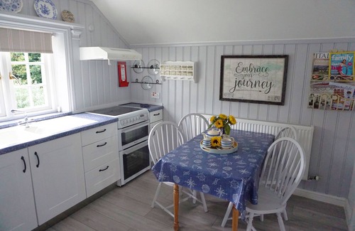 Kingsgate Apartment | 1h from central London and 30min from Dover, opposite stairs to sandy beach