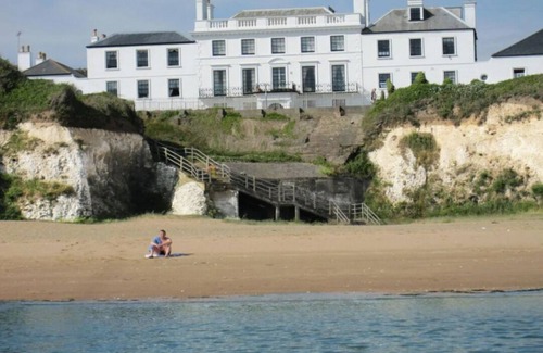 Kingsgate Apartment | 1h from central London and 30min from Dover, opposite stairs to sandy beach