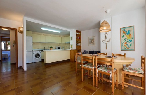 Calella de Palafrugell Apartment | 1I-90 Cosy apartment with communal swimming pool a few minutes walk from the beach of Calella de Palafrugell.