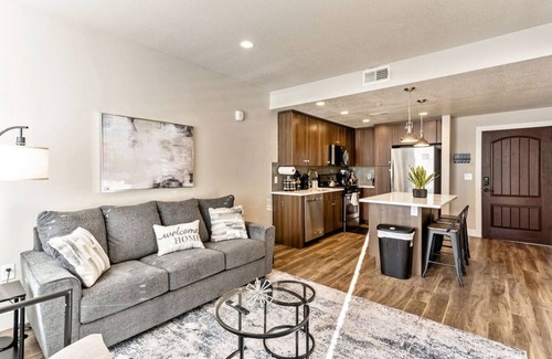Fairpark Apartment | 1min Delta+Salt Palace |King Bed |Gym |Parking
