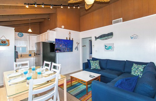 West Newport House | 1Min2BeachDisney25MinParkingACBikesWasherEVCharger