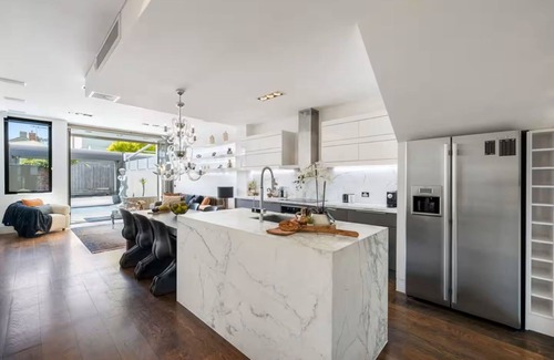 Albert Park House | 1st Class Living in the Heart of A+ Albert Park