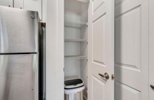 Clearfield Apartment | 1st Fl King Beds Pool Garage - Near AFB