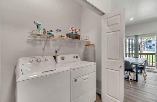 Clearfield Apartment | 1st Fl King Beds Pool Garage - Near AFB