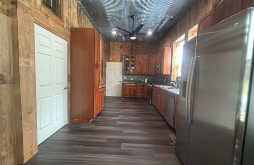 Elkader Apartment | 1st Floor 2BR Downtown + 2 Parking Spaces