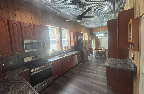 Elkader Apartment | 1st Floor 2BR Downtown + 2 Parking Spaces