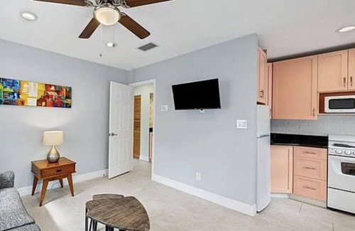 Central Sarasota Apartment | 1st floor apt B. 1 mile from waterfront and downtown. Just 2 miles from beach!