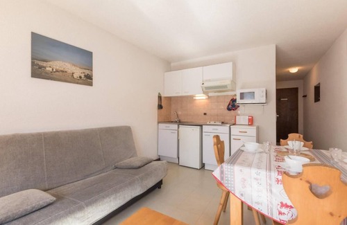 Forville Apartment | 1st floor, balcony, tv, 25m², Serre Chevalier