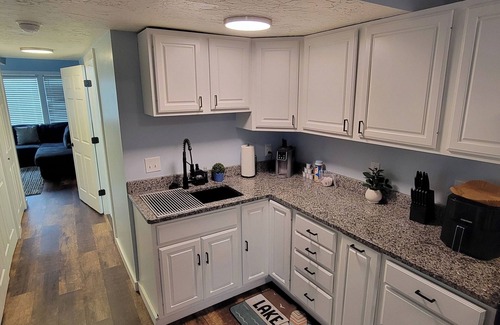Geneva-on-the-Lake Condo | 1st Floor Beach Access 2-Bedroom Condo in Geneva U1