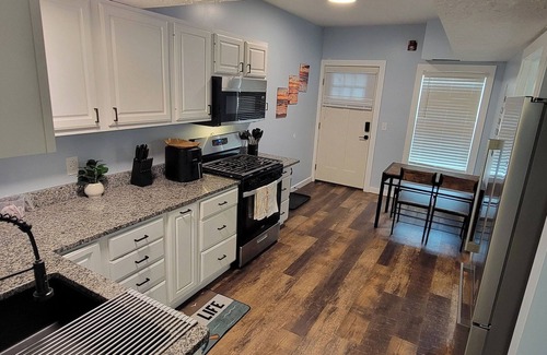 Geneva-on-the-Lake Condo | 1st Floor Beach Access 2-Bedroom Condo in Geneva U1
