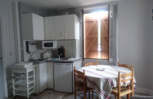 Bagneres-de-Luchon Apartment | 1st floor studio with balcony