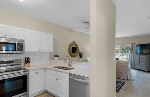 Seagrove Beach Condo | 1st Floor, Walkable to Dining, Shopping, Beach - Sleeps 6