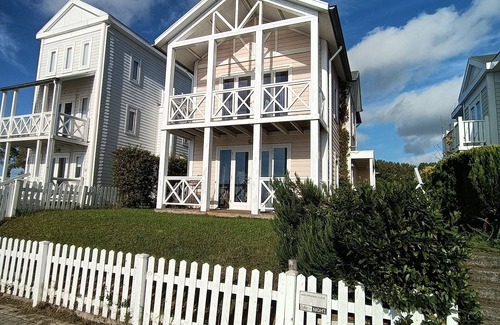 Municipality of Hellevoetsluis Villa | 1st line water front 5 Minutes to the beach and 10 mins to old town center.