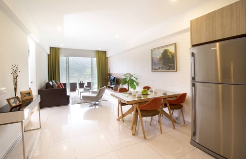 Hulu Kinta Apartment | 2 + 1 Bedroom Lakeview Deluxe Suite #1