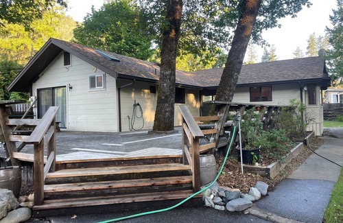 Willow Creek House | 2/1 House With Deck- Trail To River With Amazing Sandy Beach- Solar Heated Pool
