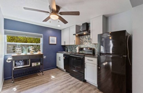 Lakeland House | 2/1 Spanish Cottage w/Pool + Pet Friendly