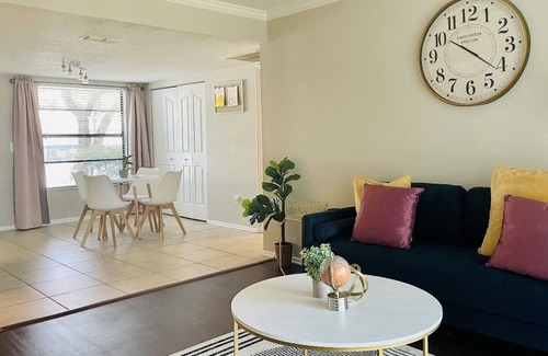 St. Petersburg - Clearwater Condo | 2/2 Beach Lovers Hide Away - Tampa / St Pete