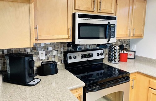 St. Petersburg - Clearwater Condo | 2/2 Beach Lovers Hide Away - Tampa / St Pete