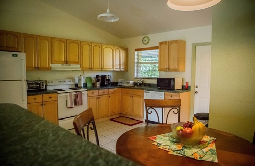 Davie House | 2/2, Davie/Ft. Lauderdale "Quiet/Pool" Garden Home