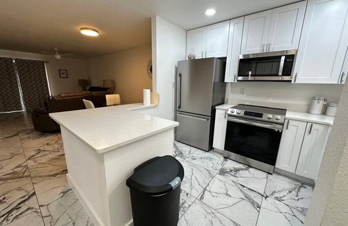 Oakland Hills House | 2/2 Duplex on CANAL all updated; new furniture,