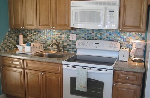 Marathon House | 2/2 Duplex, Pool,Tiki Hut, Duck Key Clean wide Canal