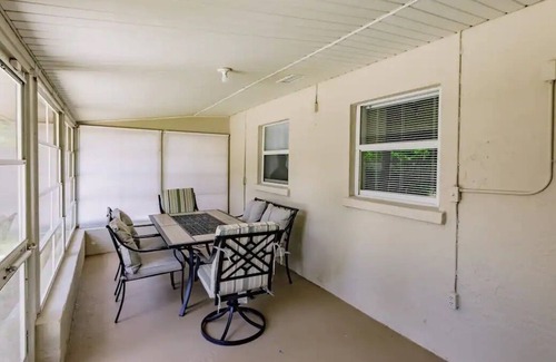 Vamo House | 2/2 Home just 15 minutes drive to Siesta Key Beach (Livingstone)