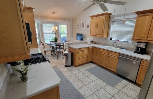 Belvedere House | 2/2 in The Village of Belvedere