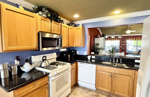 The Villages House | 2/2 (+ Office w/Sofa Bed) in The Village of Glenbrook