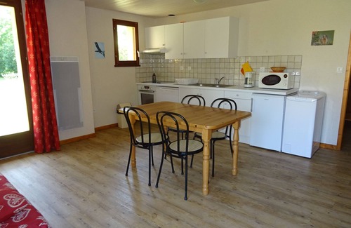 La Chapelle-en-Valgodemard Ski Chalet | 2/4-person apartment in a ground-floor chalet + Terrace + Swimming pool