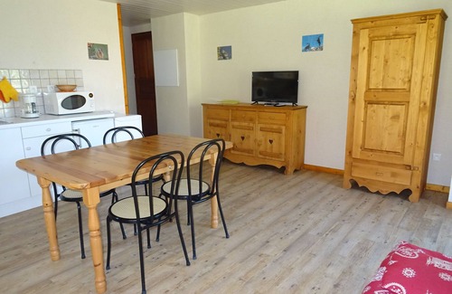 La Chapelle-en-Valgodemard Ski Chalet | 2/4-person apartment in a ground-floor chalet + Terrace + Swimming pool