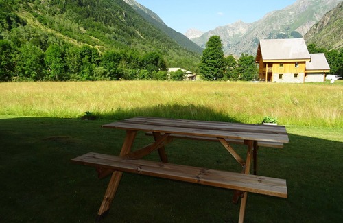 La Chapelle-en-Valgodemard Ski Chalet | 2/4-person apartment in a ground-floor chalet + Terrace + Swimming pool