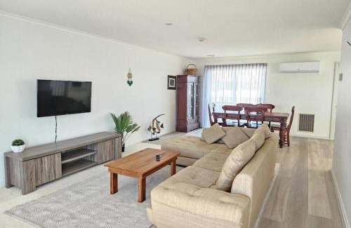 Port Macdonnell House | 2 6 Germein Court Panayil BeachHouse ! Stunning Ocean Views!