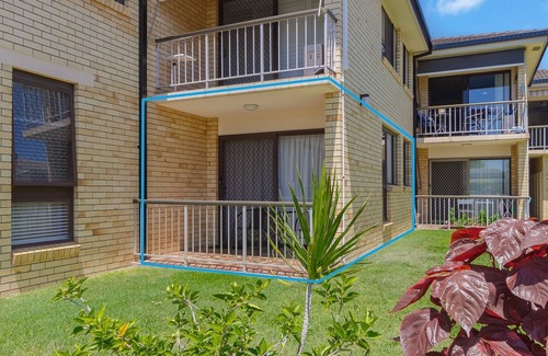 Tweed Heads Apartment | 2/8 Banks Avenue - Easy walk to Tweed Heads Bowls club and Tweed Centro shopping centre