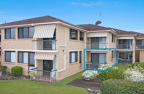 Tweed Heads Apartment | 2/8 Banks Avenue - Easy walk to Tweed Heads Bowls club and Tweed Centro shopping centre