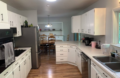 Billings House | 2,800 sqft large 2-bedroom house in safe sought after neighborhood with AC, WiFi