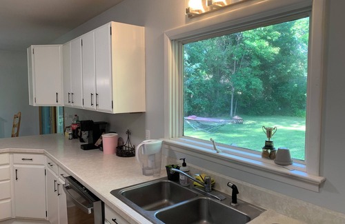 Billings House | 2,800 sqft large 2-bedroom house in safe sought after neighborhood with AC, WiFi