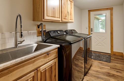 Salem House | 2.9 acres with peekaboo mt view and wine Vinyard views