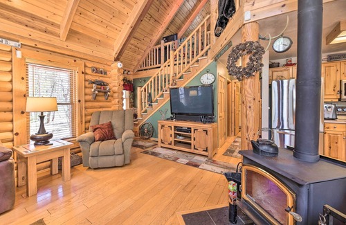 Pinetop-Lakeside Cabin | 2-Acre Cabin in Pinetop-Lakeside w/Fenced Yard