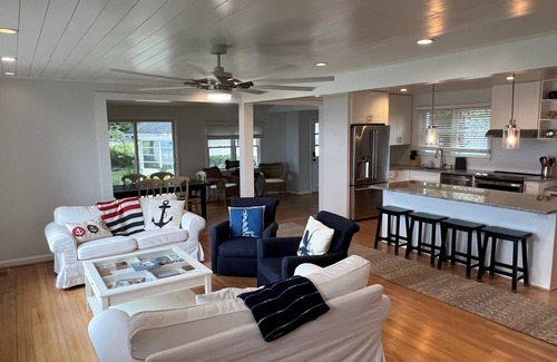 Valley Lee House | 2 Acre Oasis with Private Beach! Family and dog friendly!