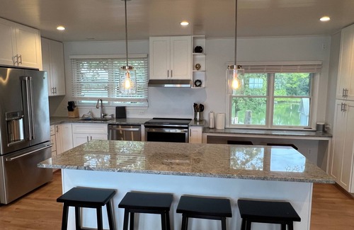 Valley Lee House | 2 Acre Oasis with Private Beach! Family and dog friendly!