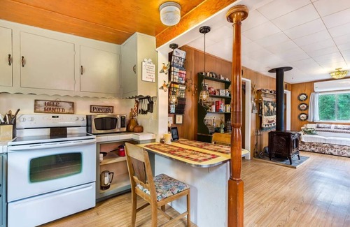 Julian House | 2 B/R Most Popular! "Time Traveler Retreat" (Pets Welcome)